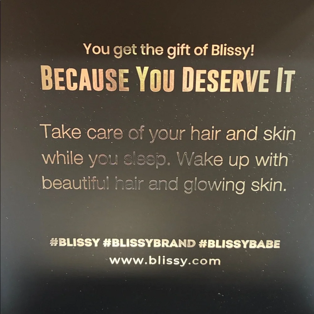 Blissy Luxurious Champagne Sleep set - Picture 2 of 3